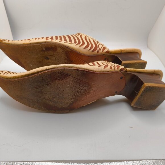 Unique Neutral Color, stunning pattern Low Mules! - Picture 5 of 6